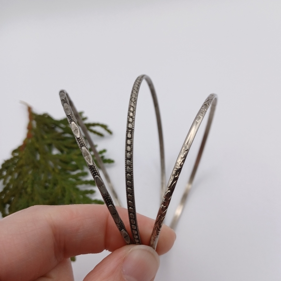 ✨️Vintage Silver-Toned Bangles - Set of Three - Picture 2 of 6